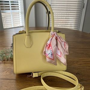 Baby yellow medium size bag